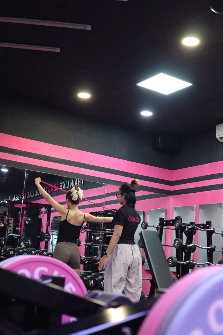 Gym nữ Bình Dương chia sẻ bí quyết giúp chị em giảm mỡ bụng, siết eo và sở hữu vóc dáng săn chắc. Tìm hiểu những sai lầm phổ biến khiến nhiều người tập mãi vẫn không có vòng eo như mong muốn.